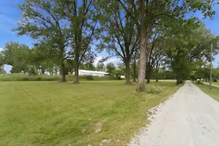 330 S 5000W Rd, Kankakee, IL 60901 - Photo 35