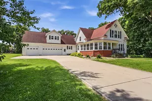 809 E Center St, Ottawa, IL 61350 - Photo 1