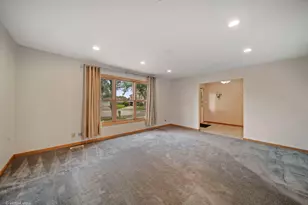 114 Wren Ct, Glendale Heights, IL 60139 - Photo 9