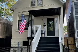 437 W 44th Pl, Chicago, IL 60609 - Photo 1