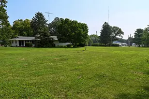 621 S Oakwood St, Oakwood, IL 61858 - Photo 5