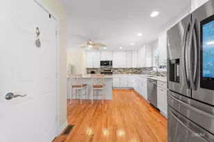 [Address not provided], Carol Stream, IL 60188 - Photo 9
