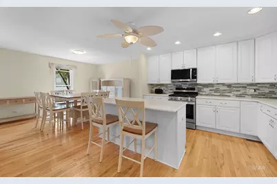 [Address not provided], Carol Stream, IL 60188 - Photo 11