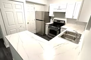 923 Four Seasons Blvd, Aurora, IL 60504 - Photo 5