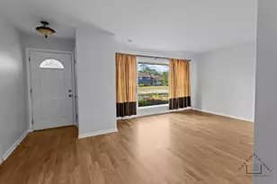 500 Florian Dr, Des Plaines, IL 60016 - Photo 3