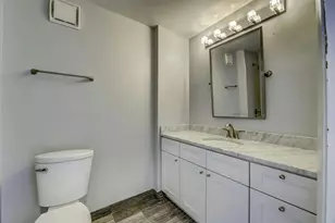 435 W Erie St, Chicago, IL 60654 - Photo 11