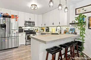 526 Silver Aspen Cir, Crystal Lake, IL 60014 - Photo 5