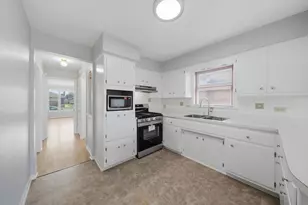 12718 S Justine St, Calumet Park, IL 60827 - Photo 9
