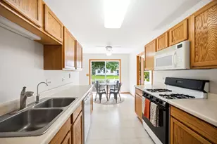 605 Tanglewood Trail, McHenry, IL 60050 - Photo 3