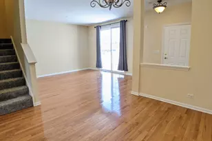 385 Bradbury Ln, Bartlett, IL 60103 - Photo 3
