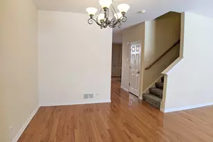 385 Bradbury Ln, Bartlett, IL 60103 - Photo 5
