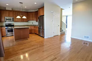 385 Bradbury Ln, Bartlett, IL 60103 - Photo 7