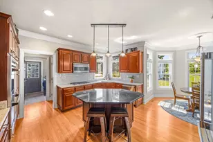4N796 W Woods Ct, Saint Charles, IL 60175 - Photo 9