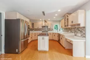 954 Black Walnut Dr, Sugar Grove, IL 60554 - Photo 7