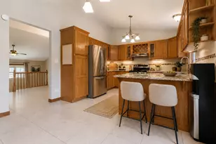 345 Mayfair Dr, Aurora, IL 60504 - Photo 13
