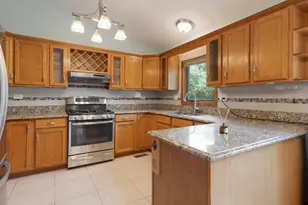 345 Mayfair Dr, Aurora, IL 60504 - Photo 15