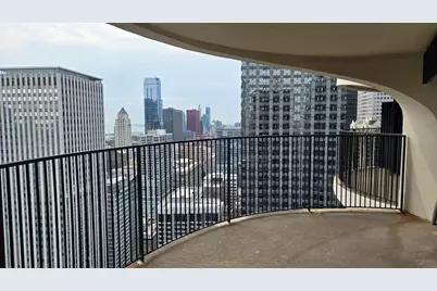 300 N State Street #5009, Chicago, IL 60654 - Photo 15