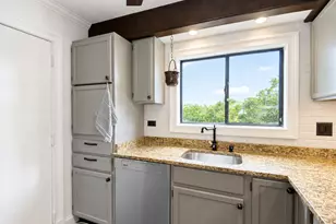 621 N Briar Hill Ln, Addison, IL 60101 - Photo 5