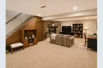 802 S Canterbury Drive, Freeport, IL 61032 - Photo 17