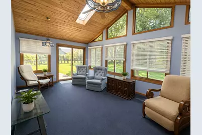 802 S Canterbury Drive, Freeport, IL 61032 - Photo 7