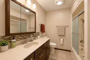 802 S Canterbury Dr, Freeport, IL 61032 - Photo 13