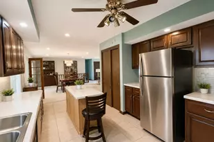 802 S Canterbury Dr, Freeport, IL 61032 - Photo 5