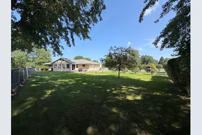 802 S Canterbury Drive, Freeport, IL 61032 - Photo 3