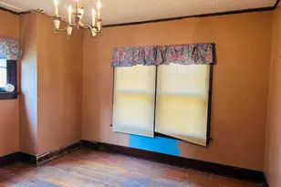 325 W Moseley St, Freeport, IL 61032 - Photo 7