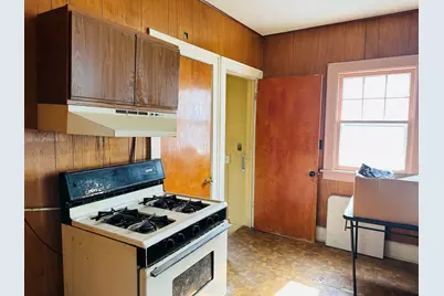 325 W Moseley Street, Freeport, IL 61032 - Photo 11