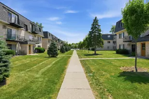 1311 N Baldwin Ct, Palatine, IL 60074 - Photo 3