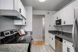70 W Huron St, Chicago, IL 60654 - Photo 11
