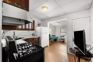 5251 W Belle Plaine Ave, Chicago, IL 60641 - Photo 11