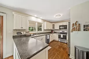 2107 Wheeler St, Woodridge, IL 60517 - Photo 7