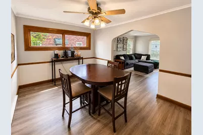 325 Oak Knolls Avenue, Rockford, IL 61107 - Photo 9