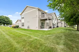 967 Arvle Cir, Sycamore, IL 60178 - Photo 3