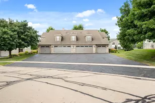967 Arvle Cir, Sycamore, IL 60178 - Photo 5
