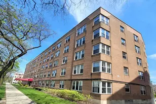 7333 N Ridge Blvd, Chicago, IL 60645 - Photo 1