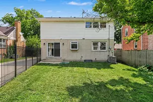10324 S Claremont Ave, Chicago, IL 60643 - Photo 3