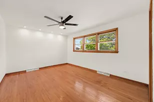 10324 S Claremont Ave, Chicago, IL 60643 - Photo 17