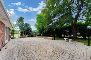 1704 Sunnyside Cir, Northbrook, IL 60062 - Photo 45