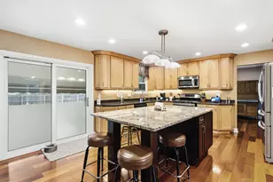 1243 Hazelwood Ct, Batavia, IL 60510 - Photo 9