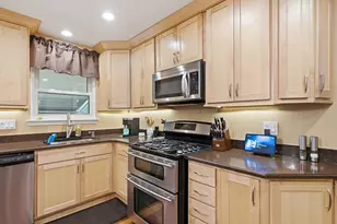 1243 Hazelwood Ct, Batavia, IL 60510 - Photo 11