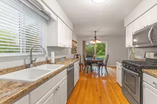 449 Old Surrey Rd, Hinsdale, IL 60521 - Photo 9