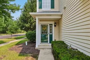 2759 Sheridan Ct, Naperville, IL 60563 - Photo 3