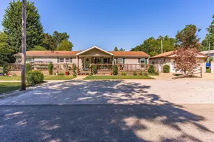 214 S 6th St, Chatsworth, IL 60921 - Photo 11