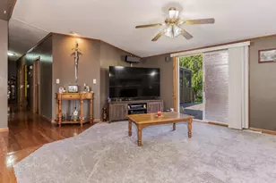 214 S 6th St, Chatsworth, IL 60921 - Photo 9