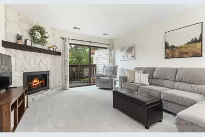 823 E Coach Road #6, Palatine, IL 60074 - Photo 5