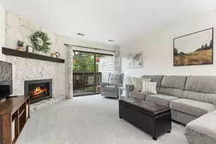 823 E Coach Rd, Palatine, IL 60074 - Photo 5