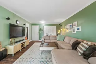 2434 Brandenberry Ct, Arlington Heights, IL 60004 - Photo 9