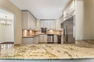 3950 Dundee Rd, Northbrook, IL 60062 - Photo 11